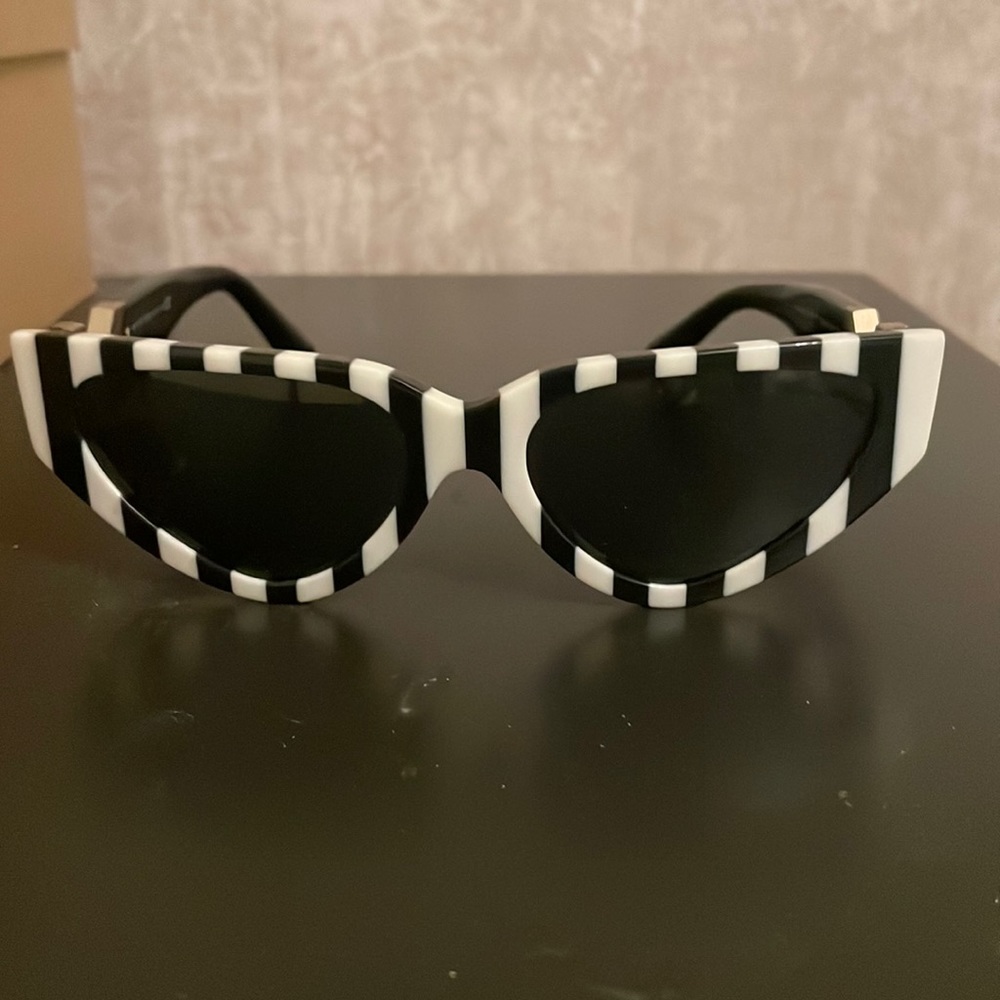 Black and white striped cat eye Valentinos